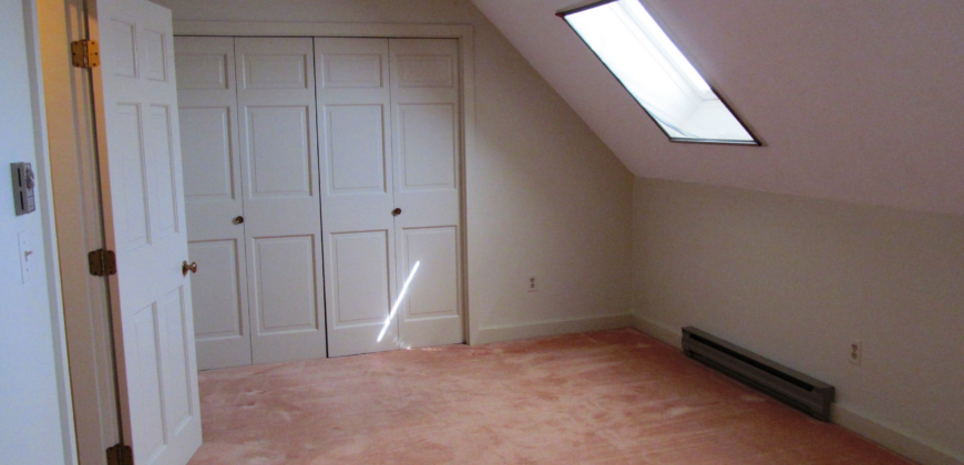 17 Wonderbrook Dr, Kennebunk – YEAR ROUND RENTAL