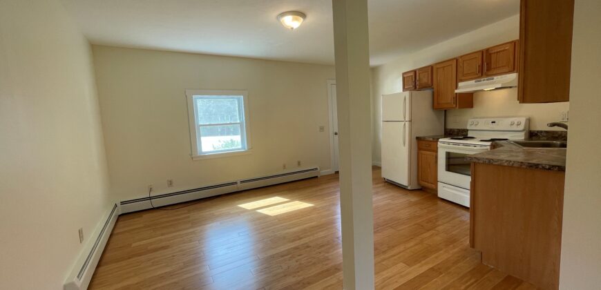 95 Western Ave, Unit B, Kennebunk – Year Round Apartment