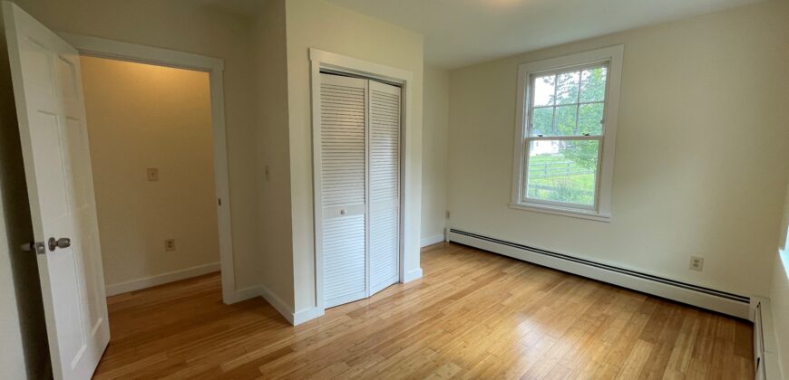 95 Western Ave, Unit B, Kennebunk – Year Round Apartment