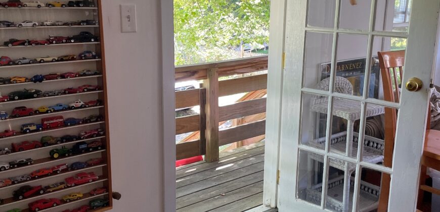 14 Brown St, Kennebunk – YEAR ROUND Barn Loft Studio Apartment