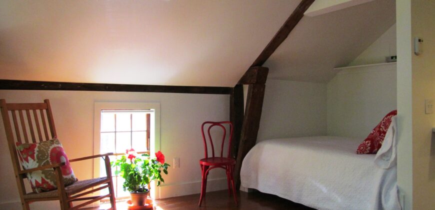 14 Brown St, Kennebunk – YEAR ROUND Barn Loft Studio Apartment